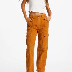 Billabong Women’s wall to Wall Cargo Pants in Cider, Size 26